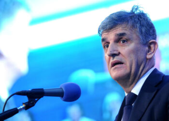 Pranoi fajin dhe më pas u arratis në Serbi, SHBA sanksionon ish-Presidentin