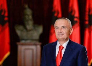 Presidenti Meta uron Pashkën e Madhe ortodokse: Drita që kurrë nuk perëndon të ndezë shpresën për ditët më të mira, që shumë shpejt do të vijnë!