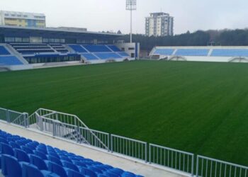 Festa e futbollit/ Më në fund, Kukësi inauguron stadiumin e ri. Rama shoqërohet me djalin dhe priten nga… Duka