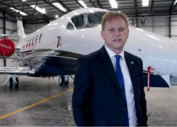 Britania bllokon avionin e oligarkut rus: Kush ka përfituar nga regjimi i Putin s’do lejohet të bëjë biznes