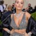 Rita Ora imazhi i ri i Prada-s/ Ja shifra ‘marramendëse’ që do të fitojë këngëtarja nga firma e njohur