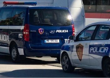‘Hajdutë të armatosur po lëvizin me makinë’/ Telefonata që alarmoi policinë në mesnatë në Tiranë, arrestohen dy persona