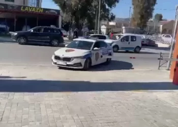Ushtroi dhunë fizike ndaj dy motrave e babait të tij, arrestohet 30-vjeçari