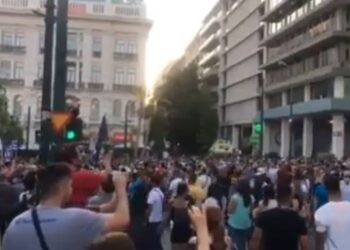 Greqia ‘paralizohet’ nga grevat/ Punonjësit, studentët dhe pensionistët në protesta kundër rritjes së çmimeve
