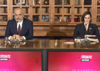 LIVE/ Rama zbulon sa qytetarë i janë përgjigjur pyetjeve në Këshillimin Kombëtar: Besimin do t’ua shpërblejmë