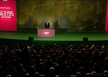 Rama “thumbon” drejtësinë e re: Po ngurron të hyjë në kraterin e vullkanit të padrejtësive 30-vjeçare, ndërkohë që dënon një zyrtar të lartë për një arkë peshk