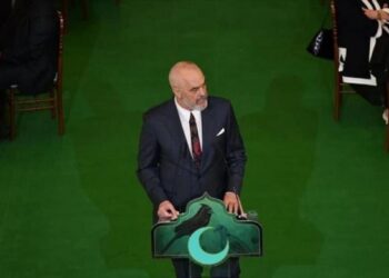 Edi Rama i një paraqitjeje brilante