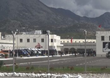 Ish-drejtori i burgut të Reçit mbetet në ‘arrest shtëpie’, çfarë ndodhi sot në gjyq