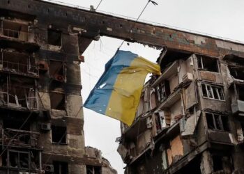 Denoncimi/ Ushtria ruse po mbulon krimet e luftës, zhvarrosen mijëra civilë të vdekur dhe djegin trupat e tyre në krematoriume të lëvizshëm