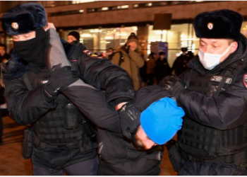 Moska nën pushtetin e protestave kundër pushtimit të Ukrainës, pranga qindra personave