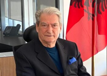 FOTO/ Berisha merr zyrën e tij në selinë e Partisë Demokratike, pas largimit të Bashës