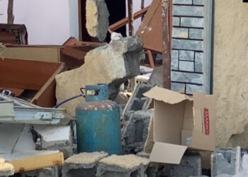 “Një shpërthim si i Gërdecit”/ Kryefamiljarja me dëmtime në fytyrë, si plasi bombola. Shkatërrohet banesa: Kujtova se ra tërmet