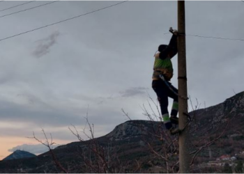 Era e fortë/ Probleme me furnizimin e energjisë elektrike në disa zona në Lezhë