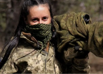 Kush është “Zonja Vdekje” e Ukrainës/ “Charcoal” po lufton ushtrinë e Putinit me snajper