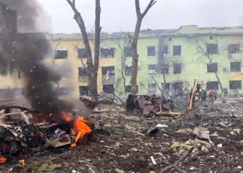 S’kanë fund bombardimet/ Sulmohet me raketa spitali i fëmijëve në Mykolaiv, 11 viktima