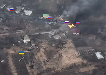 VIDEO+FOTO/ Moment i pabesueshëm, tanku ukrainas shkatërron i vetëm kolonën ruse