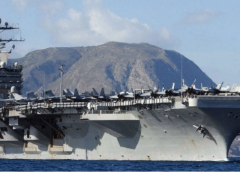 Aeroplanmbajtësja/ “Përbindëshi” amerikan lundron përballë brigjeve shqiptare, pjesë e operacioneve kundër kërcënimit rus në rajon