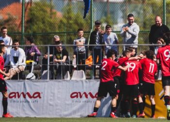 UEFA U-16 / Shqipëria përmbys Irlandën e Veriut 2-1, shkëlqen Flavio Sulejmani