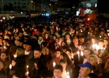 Sot Pashkët ortodokse/ Besimtarët mbushin kishat pas 2 vitesh pandemi, si u festua në qytete të ndryshme