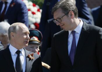“Jemi shtet i lirë, vendosim vetë”/ Serbia s’ndalon fluturimet me Rusinë, Vuçiç: Mos vendosni për ne se kur…