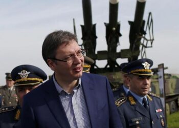 U armatos nga Kina/ Gjermania paralajmëron Serbinë: Nëse dëshiron të bëhesh anëtare e BE, njësohu me politikat tona të sigurisë