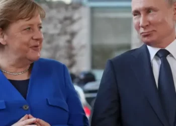 Lufta në Ukrainë/ A i shërbeu ish-kancelarja Angela Merkel si një ‘idiote e dobishme’ Putinit?