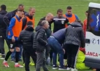 VIDEO/ Ankth dhe panik në Kategorinë e Parë, shpëtohet jeta e portierit 19 vjeçar pasi u godit rëndë në kokë!