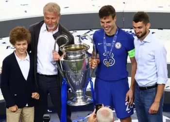 E konfirmuar: Lamtumirë Abramovich! Chelsea shitet te miliarderi amerikan dhe konsorciumi i tij