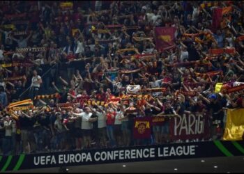 Mbrëmje historike në Tiranë! Fillon finalja Roma-Feyenoord në ‘Air Albania’