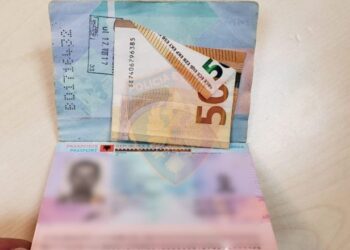 50 Euro në pasaportë/ Procedohet penalisht 36-vjeçari që do të korruptonte punonjësin e portit