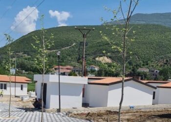 Rama publikon fotot nga Zall-Herr: Edhe pak punë na ndan nga përfundimi i 49 shtëpive
