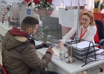 VOA/ Pasiguria për vendin e punës arsyeja kryesore që po nxit emigracionin