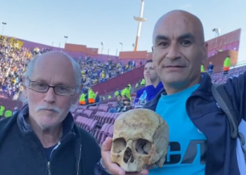 Tifozi merr kafkën e gjyshit në stadium: Ai brohoriti për skuadrën e zemrës derisa vdiq