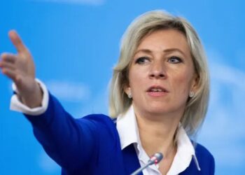 Kalojnë caqet/ Zëdhënësja ruse ofendon kryediplomaten gjermane: Nëse nuk e kupton, je budallaqe, ose do të gënjesh publikun!!!