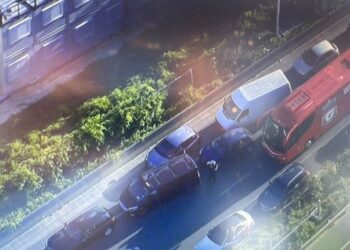 Kaos në Paris/ Autobuzi i Liverpulit bllokohet nga trafiku i rënduar, të Kuqtë me vonesë në stadiumin e finales së Champions League