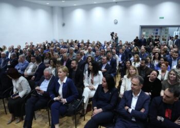 Partia Demokratike po e kthen në humor procesin/ Ja si numërohen votat në Këshillin e PD: “Sa ishin? Bëje 250, ose 300 ç’rëndësi ka”