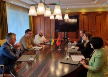 NATO në Berlin/ Ministrja e Jashtme, Xhaçka takon homologun ukrainas: Do bëjmë gjithçka që lufta të përfundojë!