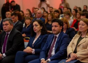 Osmani dhe Abazoviç përplasen për “Ballkanin e Hapur”. I përmendin njëri tjetrit, Milosheviçin, Zelenskyn e Putinin
