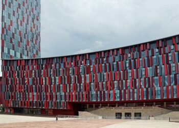 UEFA “rrethon” Arenën Kombëtare për finalen e Conference League: Ja masat e …!