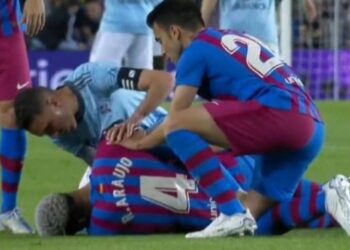 VIDEO/ Eci disa metra dhe më pas u rrëzua në tokë, zbulohet gjendja e futbollistit të Barcelonës