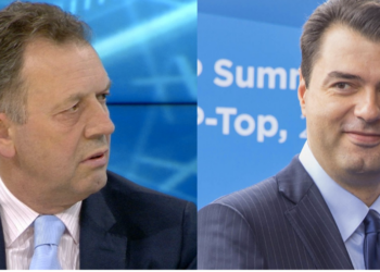 Biberaj tregon çfarë bisedoi me Bashën para djegies së mandateve: Si iu lutëm me Mustafajn e Spahon të ndalej, na tha se “bien institucionet”