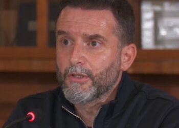 ‘Kur do ma prezantosh ndonjë shoqe?’/ Braçe reagon ndaj shefit të Krimeve Divjakë që kërkonte të dashur: Ai qenka i zënë, unë pres të kapë hajdutët e telave të energjisë