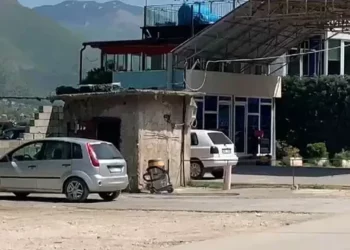 “Pse më shef?”/ Si nisi sherri mes 6 personash në Bulqizë, dy u plagosën rëndë