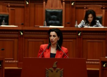 Kushi përgënjeshtron Lefter Gështenjën: Punësimet e mësuesve bëhen nga portali