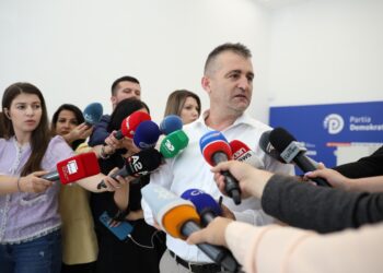 Sfidon Berishën për kreun e PD/ Elezi: Drita e së ardhmes s’është as doktori, as unë. Do njoh rezultatin e zgjedhjeve por nuk do toleroj…!