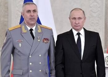 “Ai i zhveshi ushtarët, i lidhi dhe…”/ Putin merr masa urgjente për ushtarët rebelë, dërgon në front gjeneralin “e tmerrshëm”