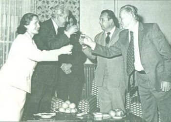 “Haxhi Lleshi do të më ulë figurën me intriga!” Zbardhet letra e Tefta Camit për Enver Hoxhën në ‘74: Do jem përjetë ushtare e Partisë, por…