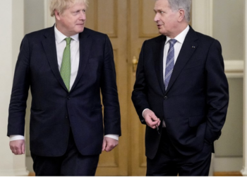 Johnson firmos marrëveshjen: Britania e Madhe zotohet të mbrojë Finlandën në rast sulmi nga Rusia