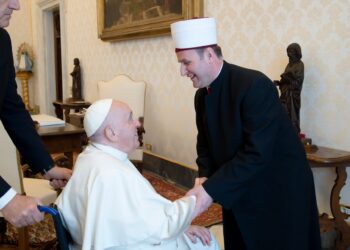 Takim 30 minuta kokë më kokë/ Kreu i KMSH Bujar Spahiu: Audiencë të veçantë nga Papa Francesku, ja temat e diskutimit