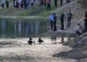 Tronditëse/ Dy fëmijët e mbytur në liqenin e Prushit janë vëllezër, 15-vjeçari hyri për të shpëtuar vëllanë e vogël 6 vjeç